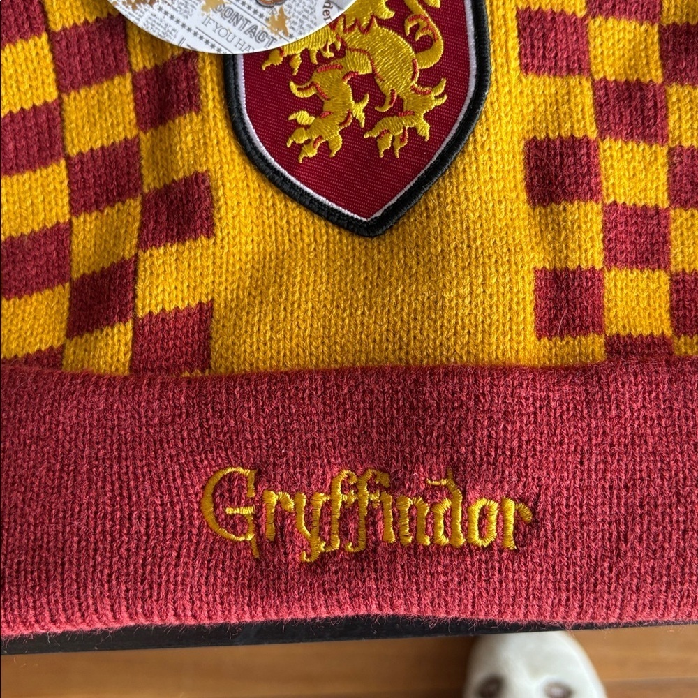 Harry Potter Gryffindor Knit Beanie Hat Red Gold Checkered NWT - Picture 3 of 5